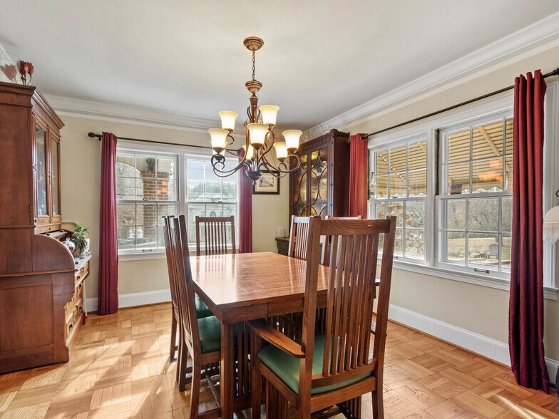 More Photos Of 506 W Main St, Burnsville Freestanding For Sale