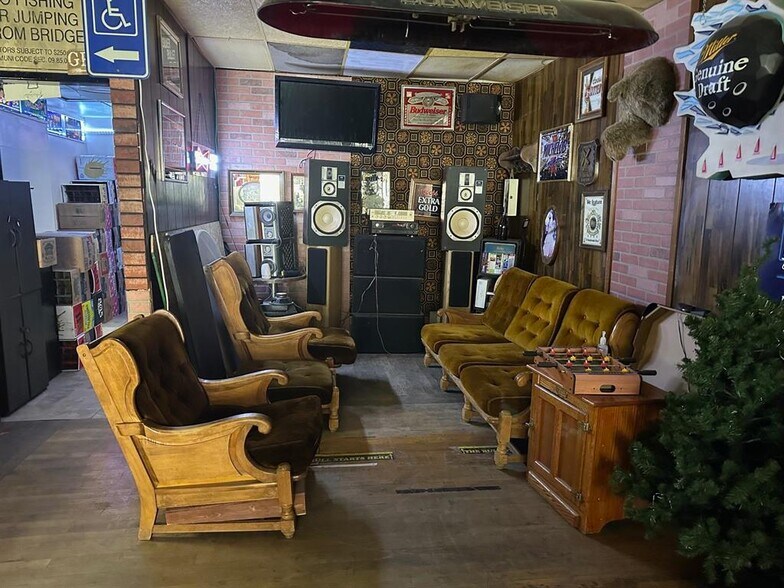 More Photos Of 190 Commercial St, Portola Bar For Sale