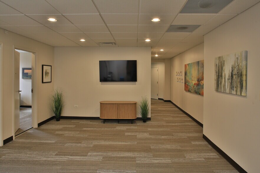 More Photos Of 747 N LaSalle St, Chicago Loft Creative Space For Lease