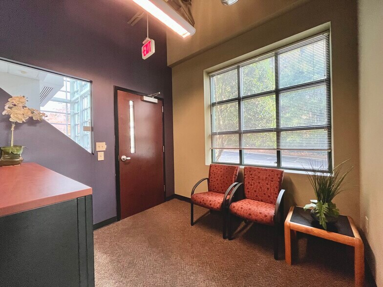 More Photos Of 2320 W Morehead St, Charlotte Loft Creative Space For Lease