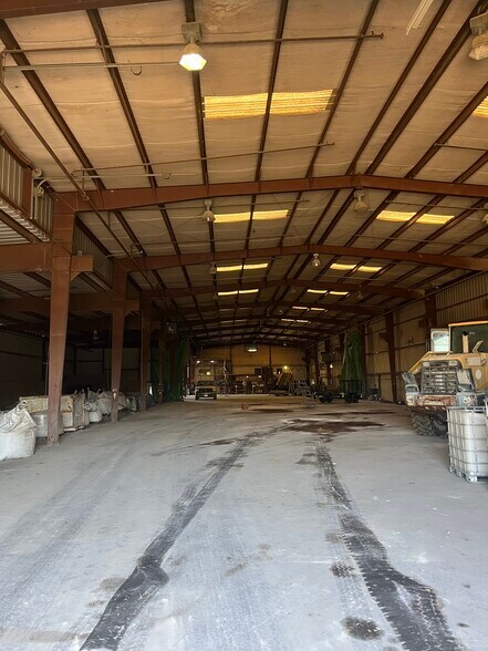 More Photos Of 5526 Crystal Lake Blvd, Dallas Warehouse For Lease