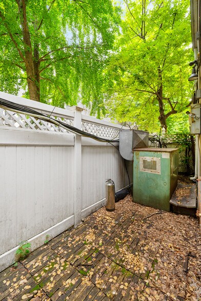 More Photos Of 424 W 49th St, New York Apartments For Sale