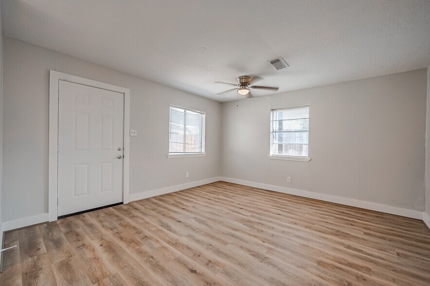 More Photos Of 8814 Manus St, Houston Apartments For Sale