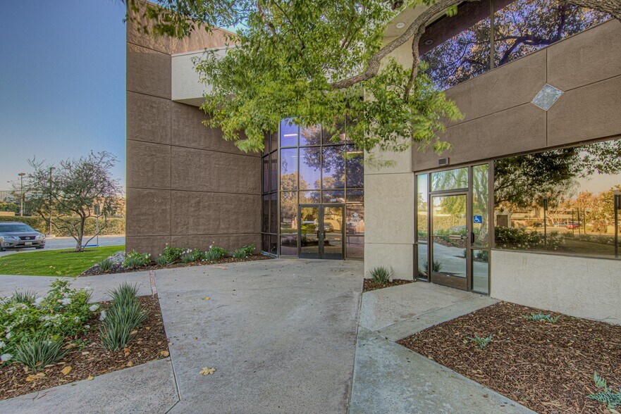 More Photos Of 5329 Office Centre Ct, Bakersfield Medical For Lease