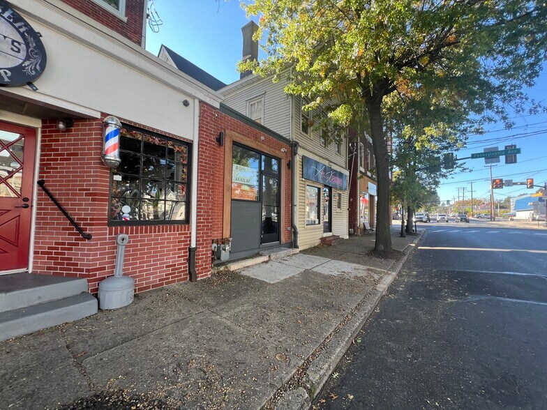 More Photos Of 13 E Bridge St, Morrisville Storefront Retail Office For Lease