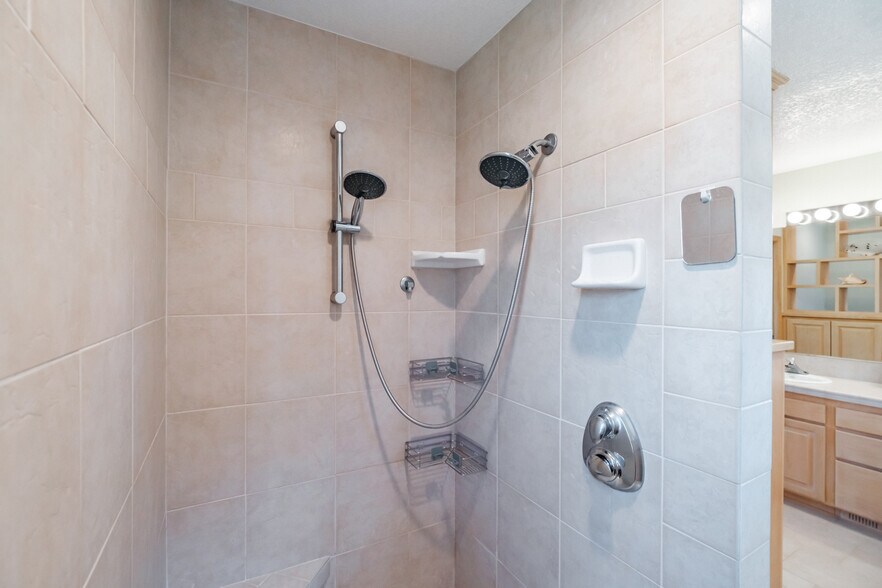 More Photos Of 10845 Brateng Rd, Monmouth Winery Vineyard For Sale