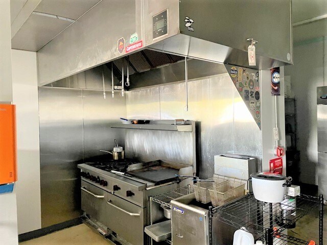 More Photos Of 1421 S 10th St, Fernandina Beach Freestanding For Sale