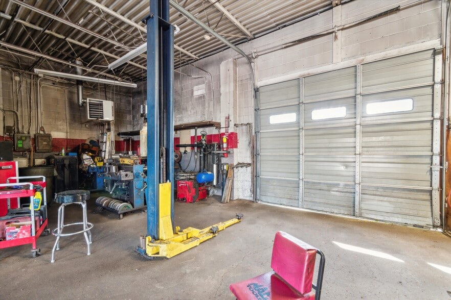 More Photos Of 555 Us Highway 13, Bristol General Retail For Sale