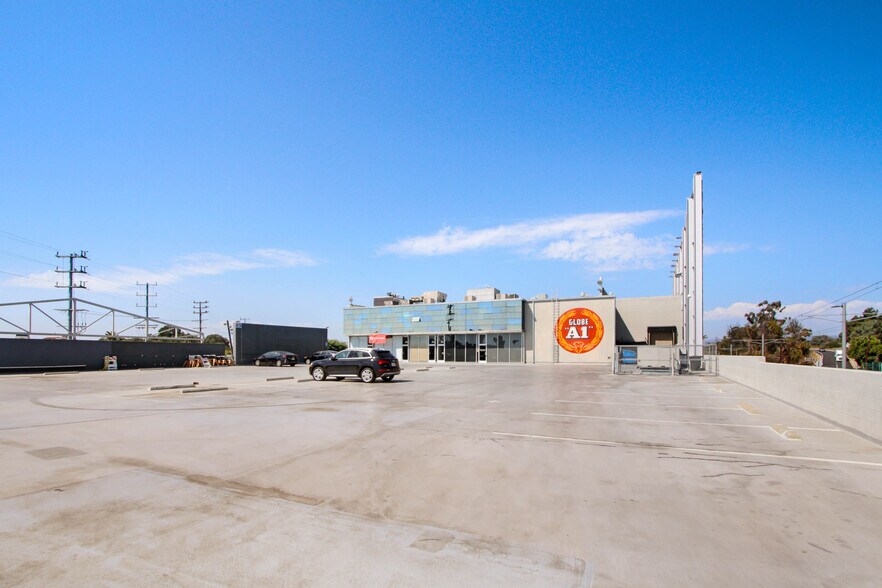 More Photos Of 8985 Venice Blvd, Los Angeles General Retail For Lease