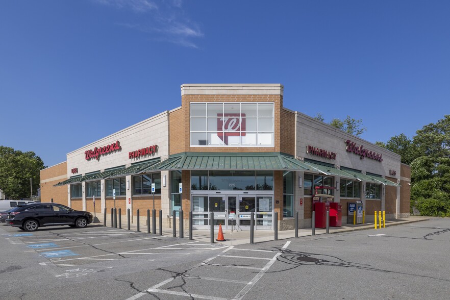 Primary Photo Of 225 Boston Turnpike Rd, Shrewsbury Drugstore For Sale