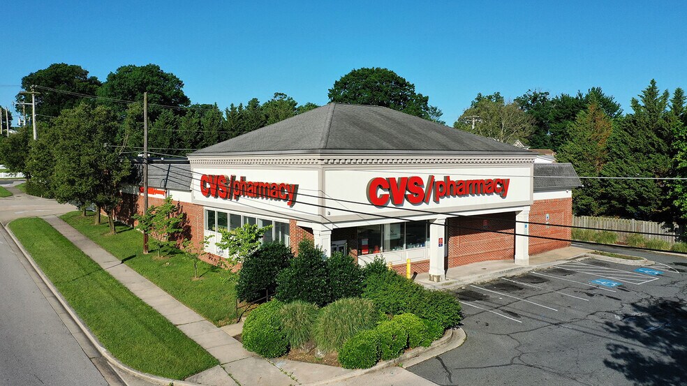 More Photos Of 2 Compass Rd, Essex Drugstore For Lease