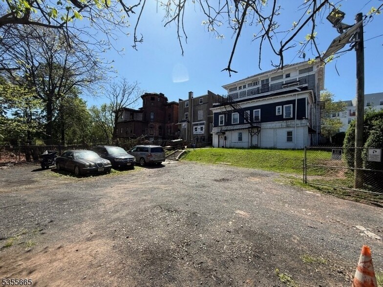 More Photos Of 692 Dr Martin Luther King Jr Blvd, Newark Office For Sale