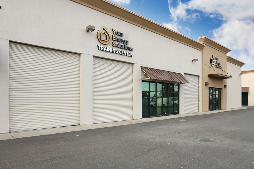 Primary Photo Of 600-626 Commerce Ct, Manteca Service For Sale