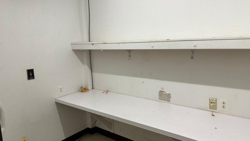 More Photos Of 4464 Huron St, North Branch Freestanding For Sale