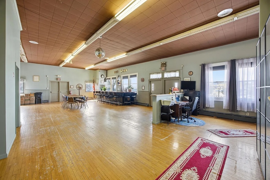 More Photos Of 1 Merit Ct, Brooklyn Marina For Sale