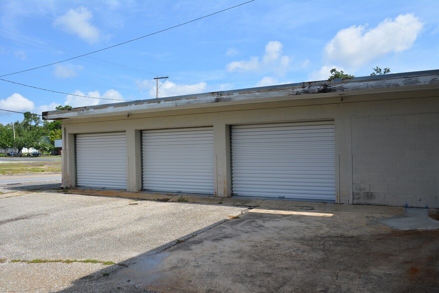 More Photos Of 1417 W Cervantes St, Pensacola Showroom For Lease