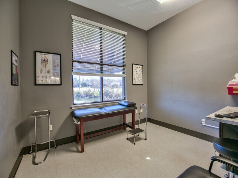 More Photos Of 1981 Capital Cir NE, Tallahassee Medical For Lease