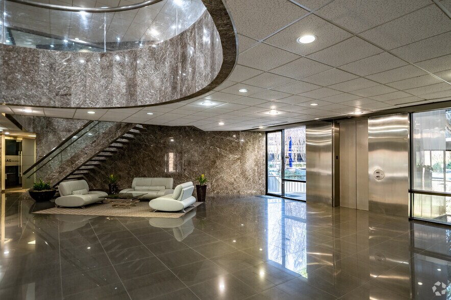 More Photos Of 4004 Belt Line Rd, Addison Unknown For Lease