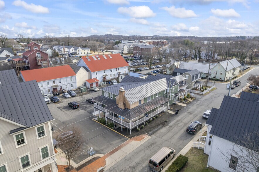 More Photos Of 208-210 Church SE st, Leesburg General Retail For Sale