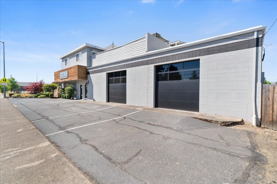 More Photos Of 2937 Merriman Rd, Medford Storefront Retail Residential For Sale