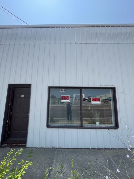 Primary Photo Of 806 E Business Loop 70, Columbia Storefront For Lease