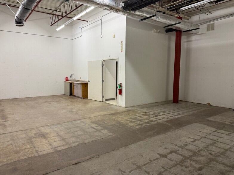 More Photos Of 2111-2113 8th St S, Wisconsin Rapids Department Store For Lease