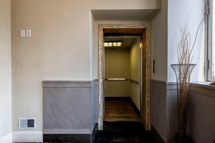 More Photos Of 255 Broad St., Kingsport General Retail For Sale
