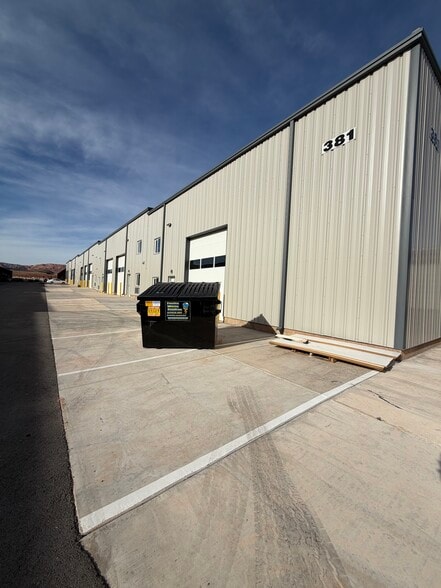 More Photos Of Gateway Industrial Park, Hurricane Warehouse For Lease