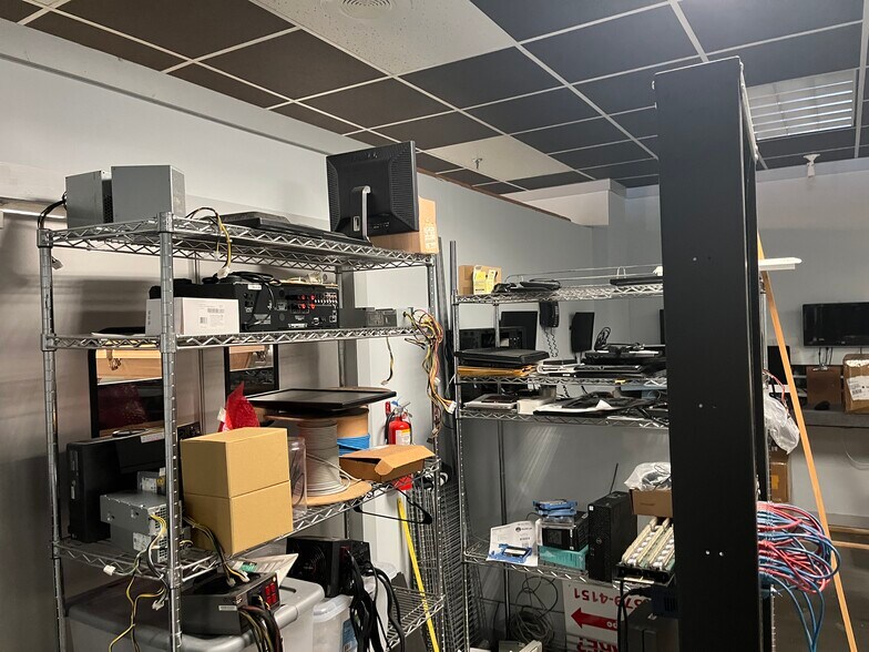 More Photos Of 5585 University Blvd W, Jacksonville Storefront Retail Office For Sale