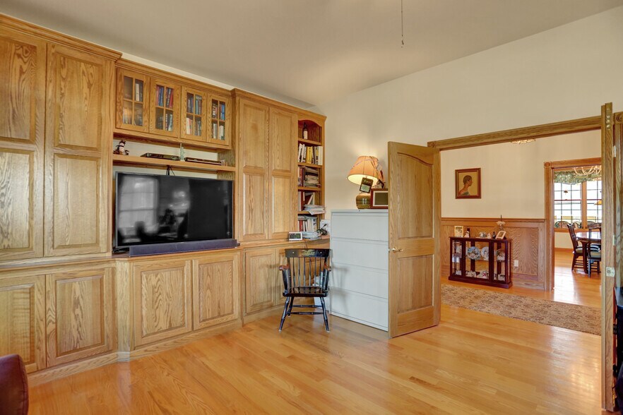 More Photos Of 600 Airport Dr, Mifflintown Flex For Sale