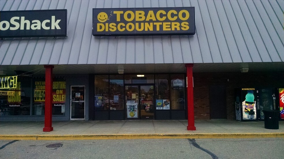 More Photos Of 300-499 Downtowner Plz, Coshocton General Retail For Sale