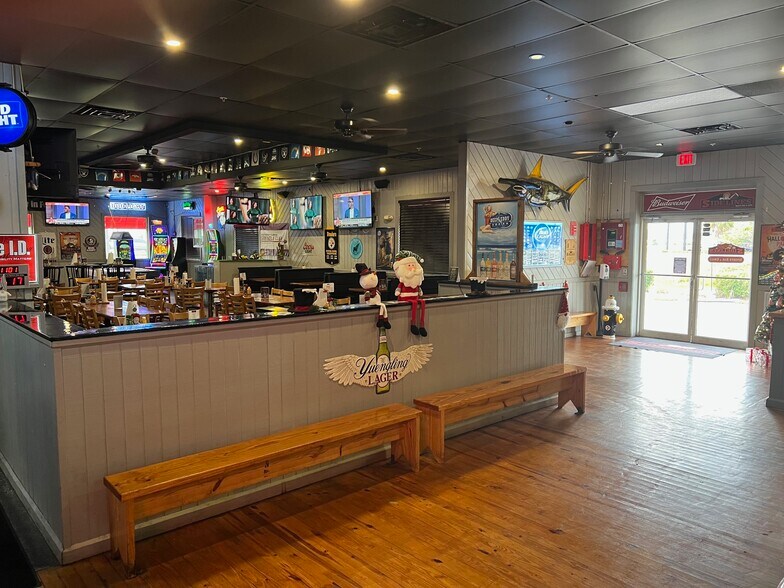 More Photos Of 4451 Veronica S Shoemaker Blvd, Fort Myers Restaurant For Lease