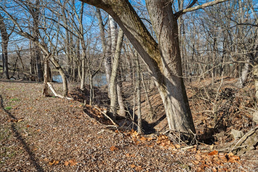 More Photos Of 15 Walnut St, Coshocton Warehouse For Sale