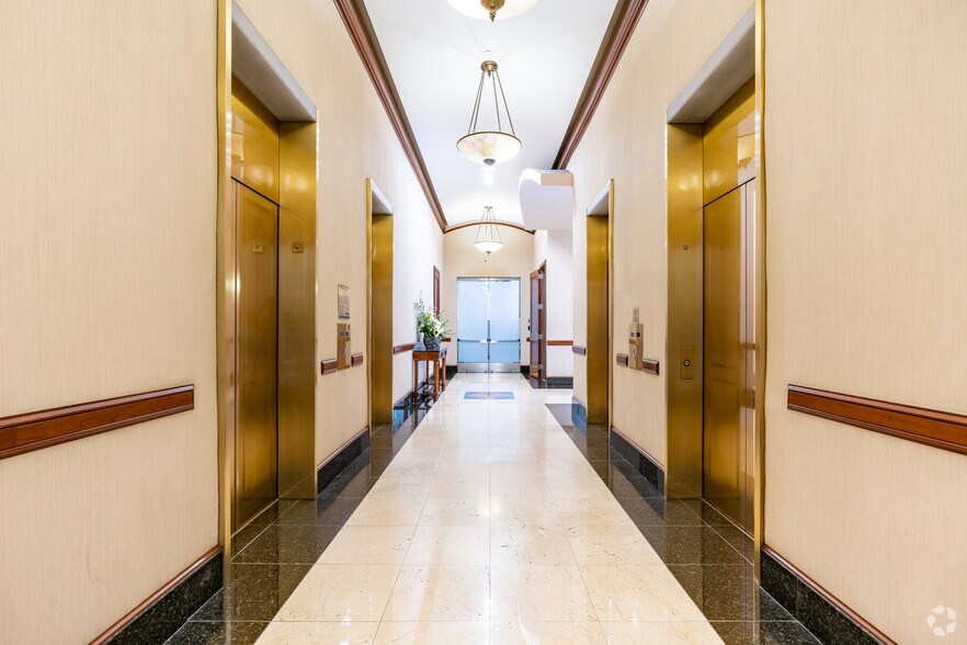 More Photos Of 400 Oceangate, Long Beach Office For Lease