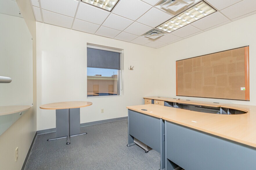 More Photos Of 5546 Fair Ln, Fairfax Office For Lease