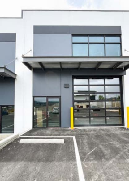 More Photos Of 1990-2000 Pier Mac Way, Kelowna Distribution For Lease