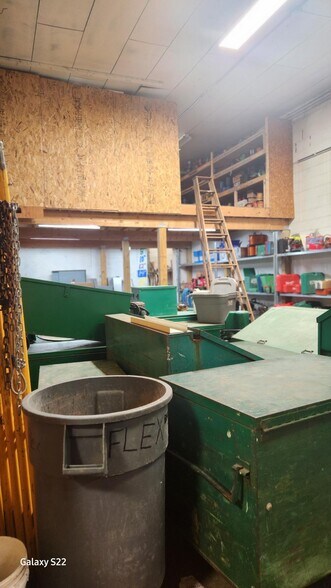 More Photos Of 2437 3rd Ave, Watervliet Warehouse For Sale