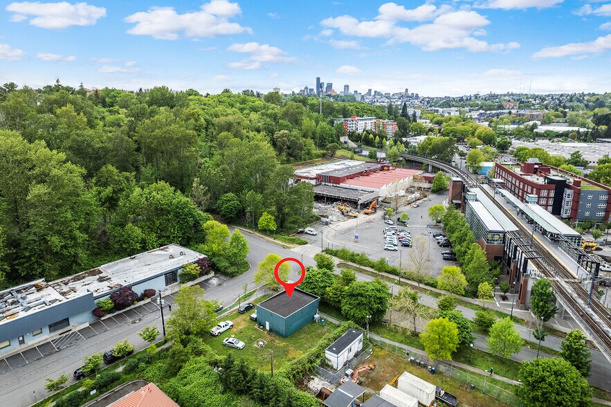 More Photos Of 2705 S Winthrop St, Seattle Service For Sale