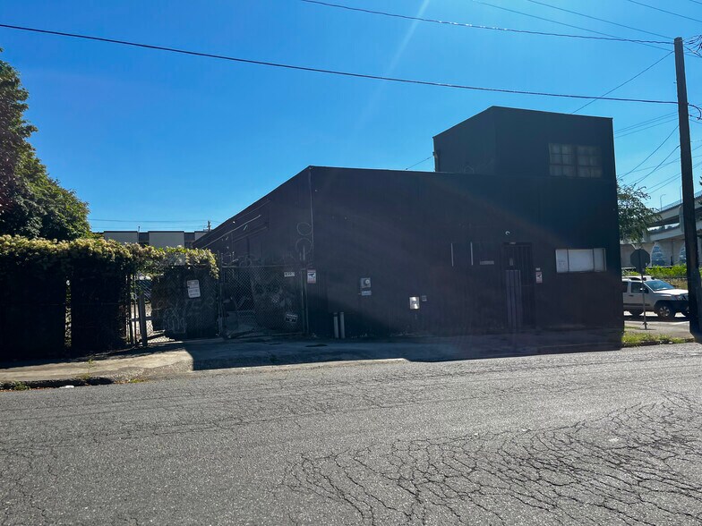 More Photos Of 850 N Graham St, Portland Warehouse For Sale