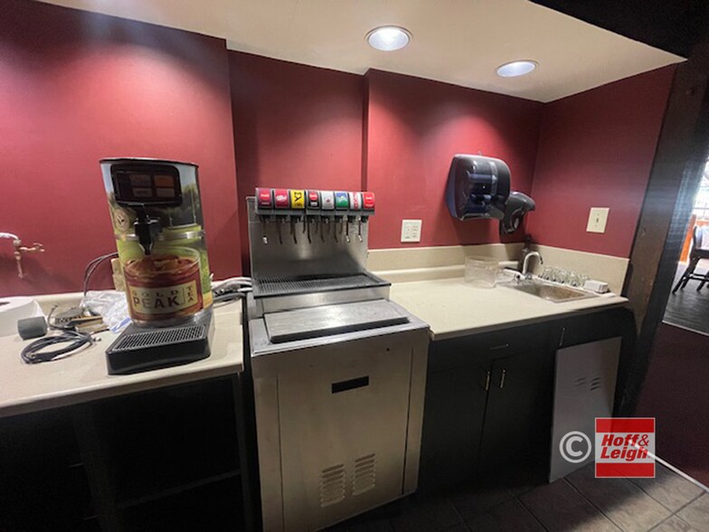 More Photos Of 335 S Main St, Munroe Falls Restaurant For Sale