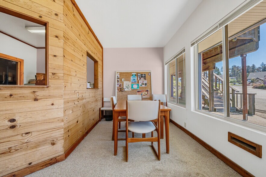 More Photos Of 39000 1 hwy, Gualala Flex For Sale
