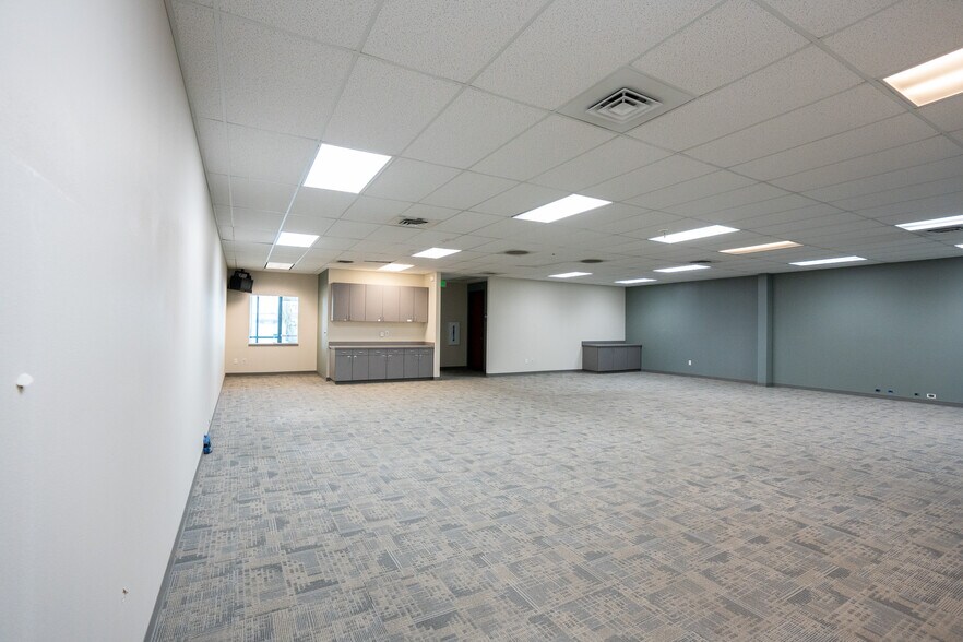 More Photos Of 9632 W Emerald Ave, Boise Showroom For Lease