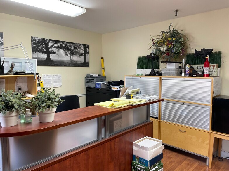 More Photos Of 1007 Norwalk St, Greensboro Warehouse For Lease