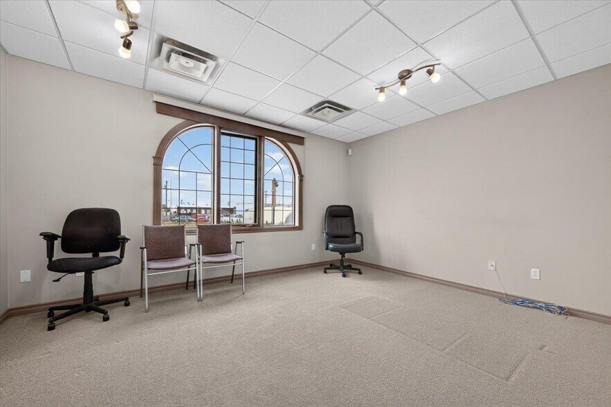 More Photos Of 12803 54th St NW, Edmonton Office For Sale