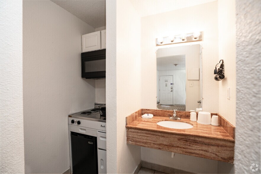 More Photos Of 6301 Interstate 37, Corpus Christi Hospitality For Sale