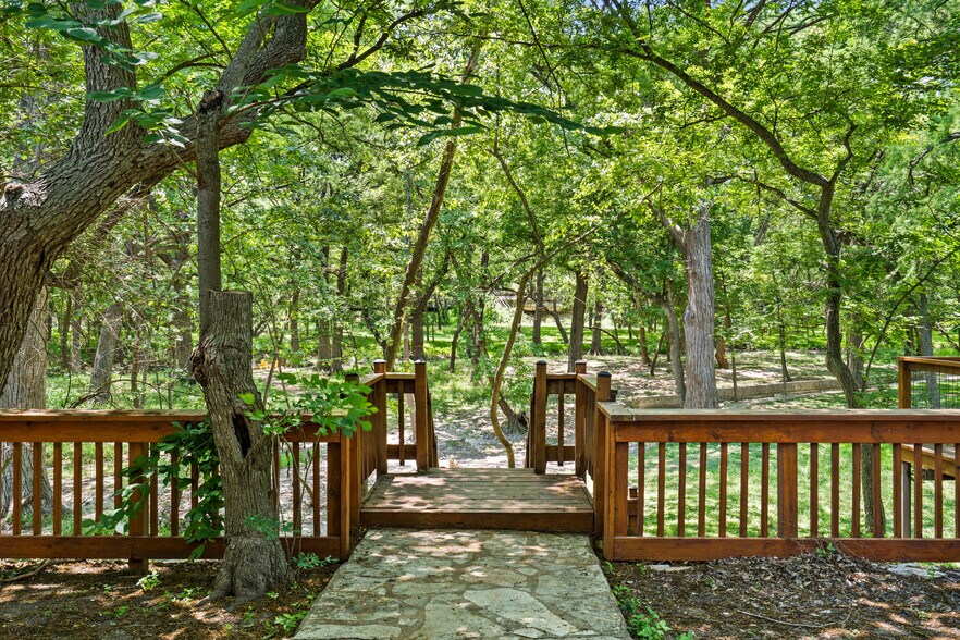 More Photos Of 104 Scudder Ln, Wimberley Hotel For Sale