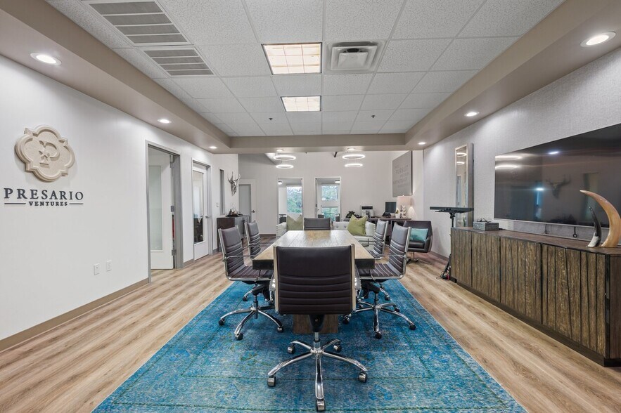 More Photos Of 3821 Juniper Trce, Austin Loft Creative Space For Sale