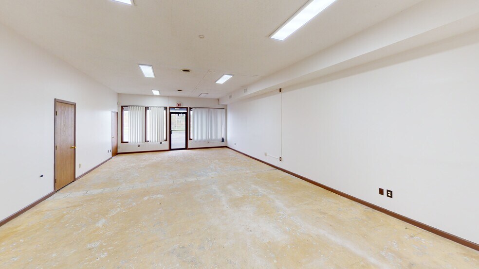 More Photos Of 7326-7338 Southern Blvd, Youngstown Unknown For Lease