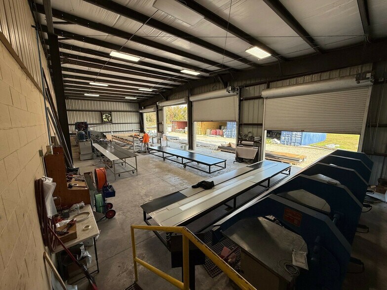 More Photos Of 2502 N Frontage Rd, Plant City Warehouse For Lease