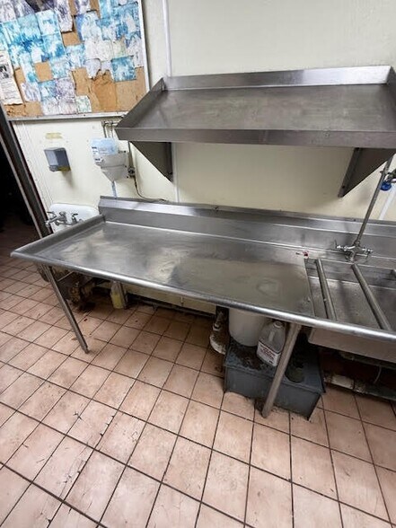 More Photos Of 888 Main St, Waltham Restaurant For Lease